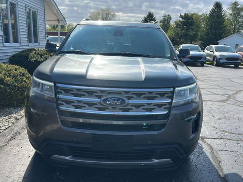 Used 2018 Ford Explorer XLT w/ Equipment Group 202A AWD/4WD image 2