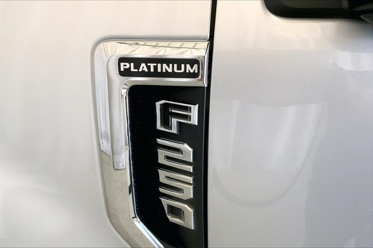 Used 2018 Ford F250 Platinum w/ Platinum Ultimate Package AWD/4WD image 9