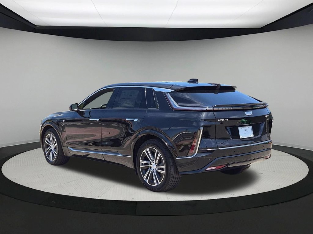 Used 2026 Cadillac Lyriq Luxury AWD/4WD image 3