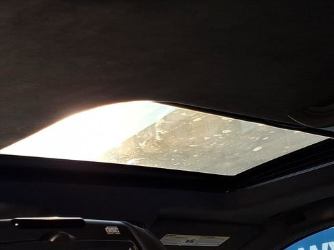 Used 2015 Cadillac Escalade Platinum image 16