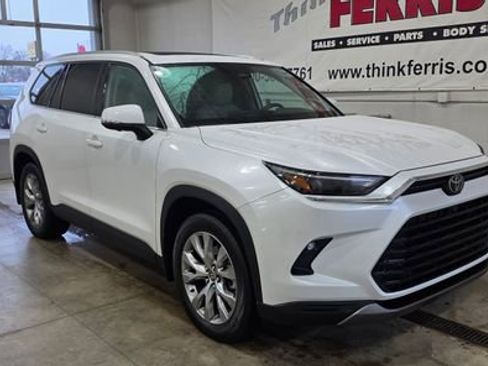 Used 2024 Toyota Grand Highlander Limited image 9