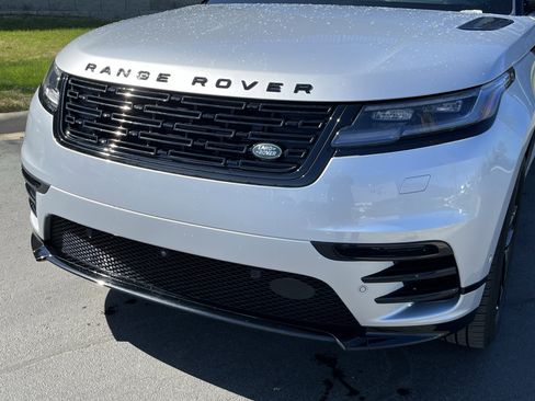 Used 2025 Land Rover Range Rover Velar Dynamic SE image 12