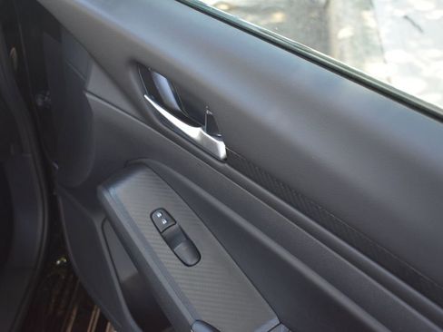 Used 2025 Nissan Altima 2.5 SV FWD image 19