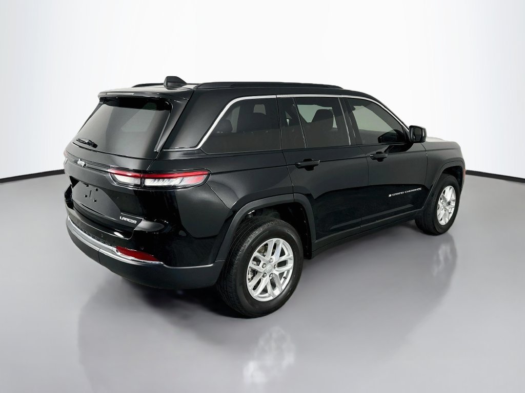Used 2025 Jeep Grand Cherokee Laredo X RWD image 7