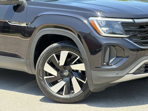 Used 2024 Volkswagen Atlas Cross Sport SE FWD image 3