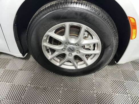 Used 2024 Chrysler Voyager LX image 10