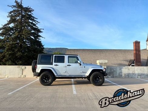 Used 2010 Jeep Wrangler Unlimited Sahara w/ Dual Top Group AWD/4WD image 3