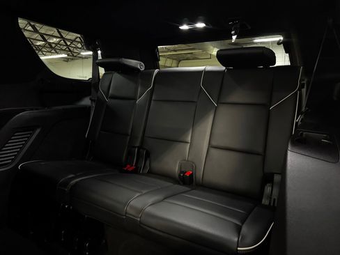 Used 2021 Cadillac Escalade Premium Luxury AWD/4WD image 13