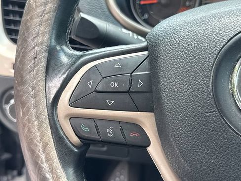 Used 2015 Jeep Cherokee Sport FWD image 24
