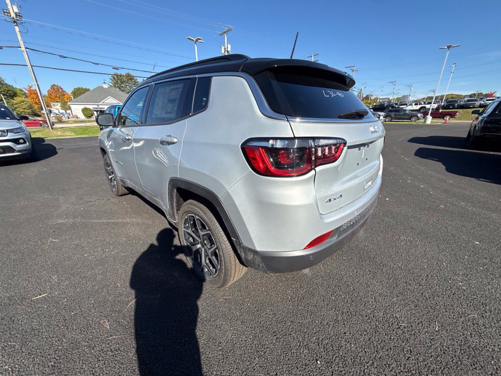 New 2026 Jeep Compass Limited AWD/4WD image 3