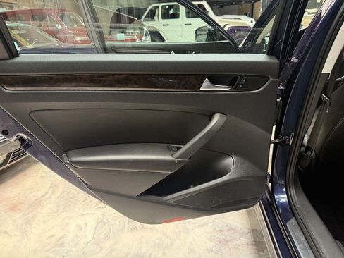 Used 2014 Volkswagen Passat TDI SEL Premium FWD image 22