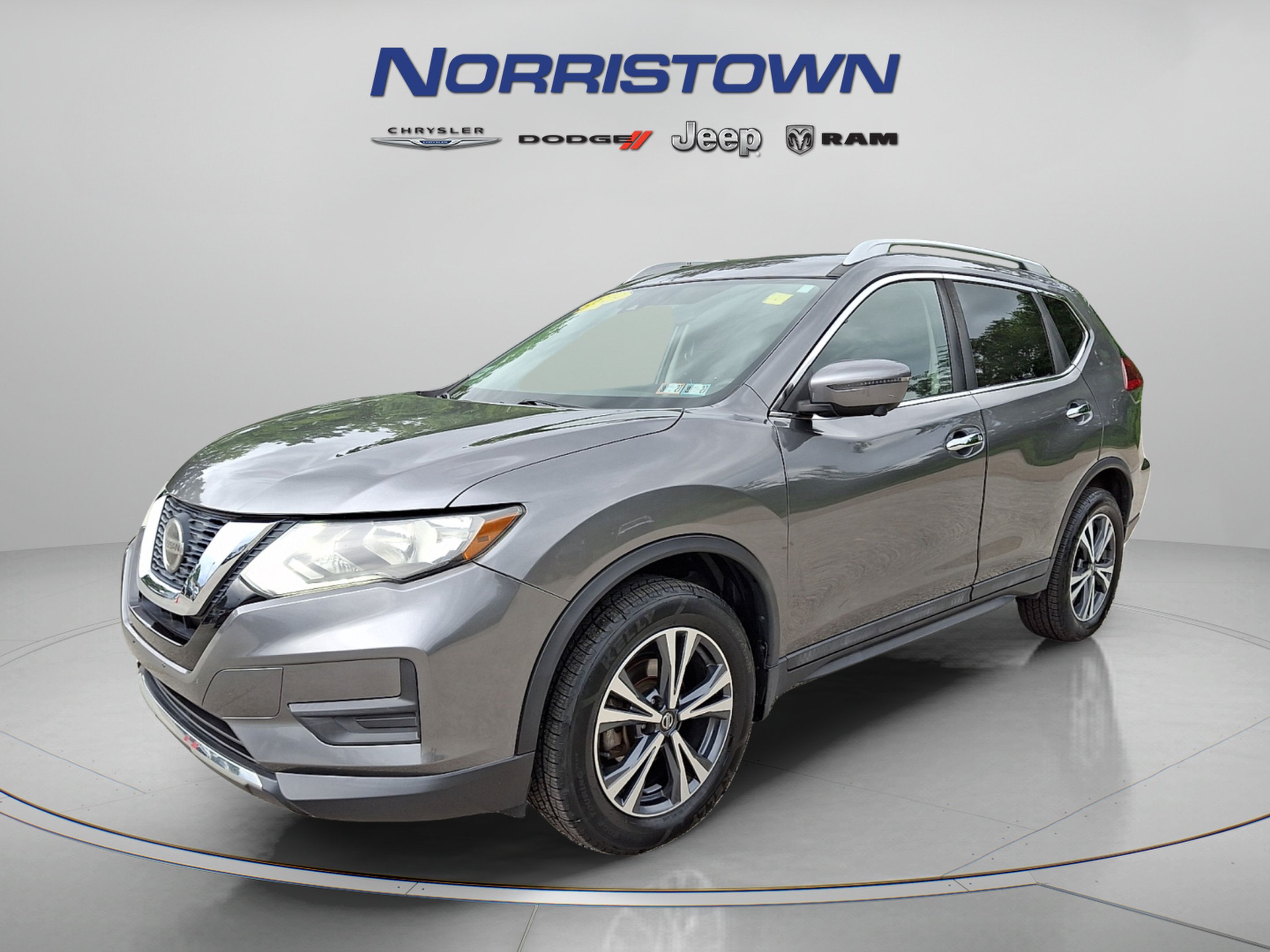 Used 2019 Nissan Rogue SV w/ Premium Package AWD/4WD image 3