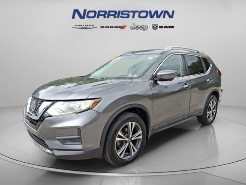 Used 2019 Nissan Rogue SV w/ Premium Package AWD/4WD image 3