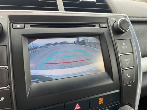 Used 2015 Toyota Camry SE image 24