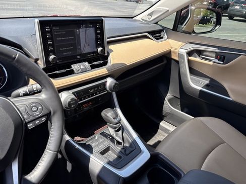 Used 2020 Toyota RAV4 Limited w/ Limited Grade Weather Package FWD image 15