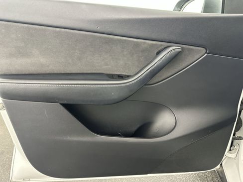 Used 2020 Tesla Model Y Long Range image 33