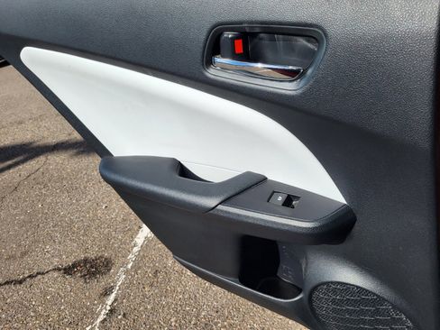 Used 2018 Toyota Prius Four Touring w/ Premium Convenience Package image 19