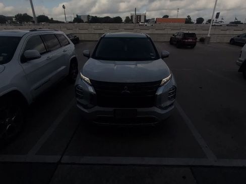 Used 2022 Mitsubishi Outlander SE FWD image 12
