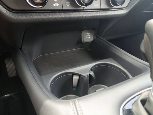 Certified 2025 Honda HR-V Sport image 22