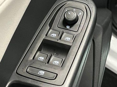 New 2025 Volkswagen Taos SE image 15