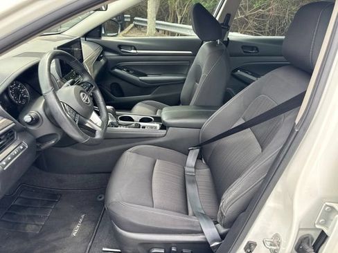 Used 2023 Nissan Altima 2.5 SV w/ SV Premium Package FWD image 8