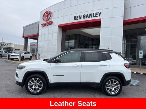 Used 2025 Jeep Compass Limited image 3
