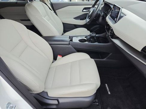 Certified 2021 Nissan Rogue SV w/ Premium Package FWD image 15