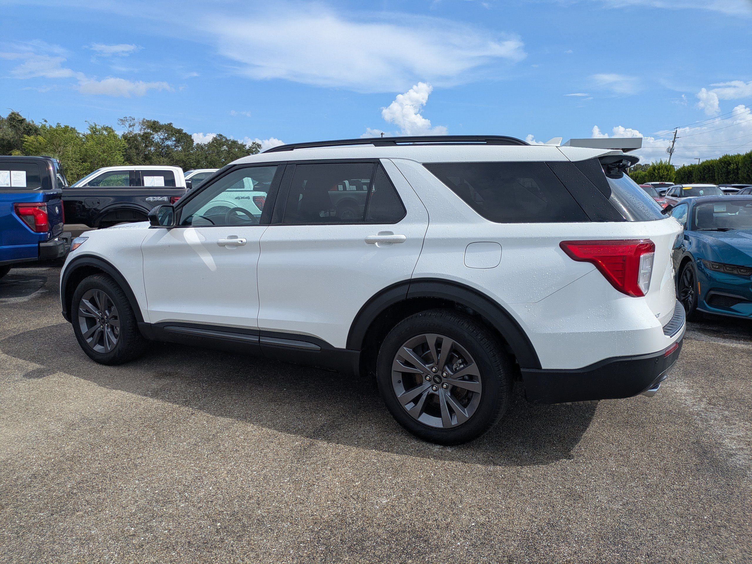 Used 2023 Ford Explorer XLT w/ Equipment Group 202A RWD image 6