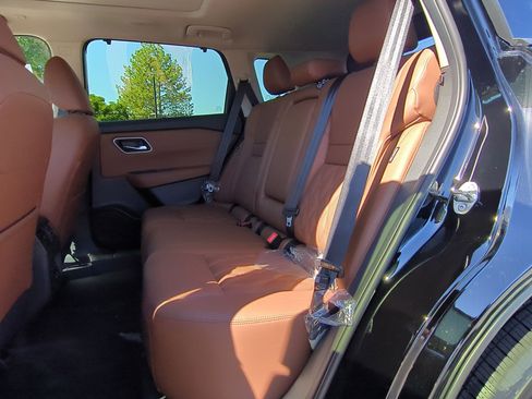 New 2026 Nissan Rogue Platinum w/ Platinum Premium Package image 18