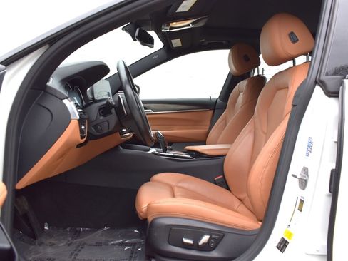 Used 2018 BMW 640i Gran Turismo xDrive image 11