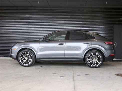 Certified 2023 Porsche Cayenne Coupe image 2