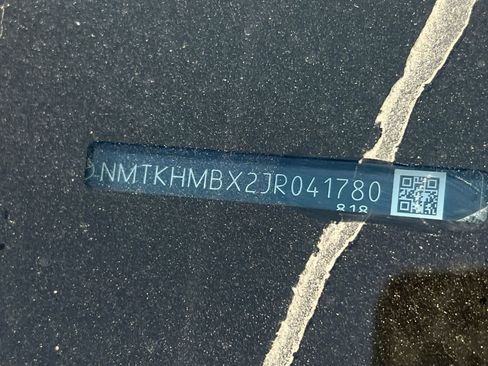 Used 2018 Toyota C-HR XLE FWD image 27