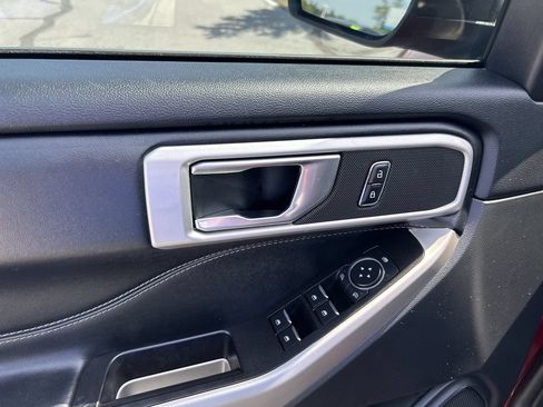 Used 2022 Ford Explorer XLT w/ Equipment Group 202A AWD/4WD image 20