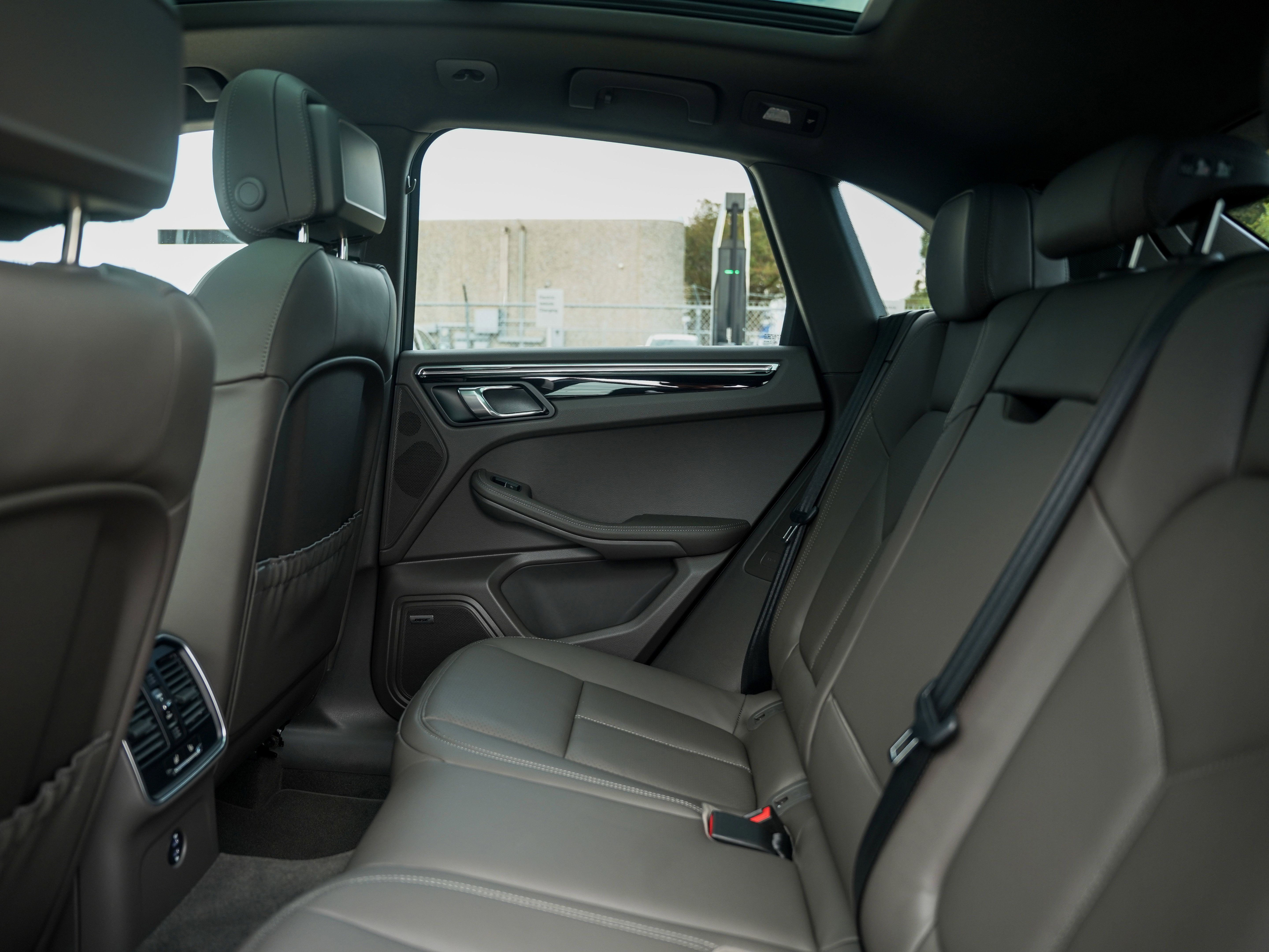 Certified 2026 Porsche Macan AWD/4WD image 29