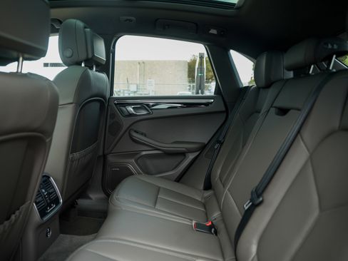 New 2026 Porsche Macan image 29