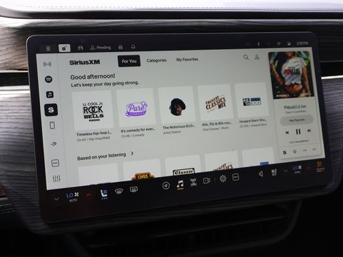 Used 2023 Rivian R1S Launch Edition image 18