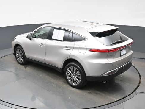 Used 2022 Toyota Venza XLE image 36