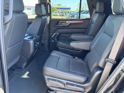 Used 2025 GMC Yukon Denali AWD/4WD image 21