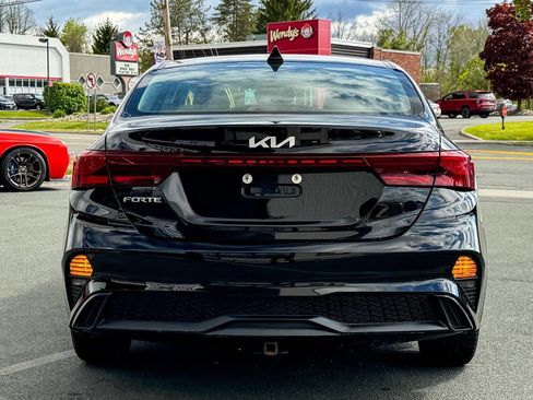 Used 2022 Kia Forte LXS w/ LXS Technology Package FWD image 5