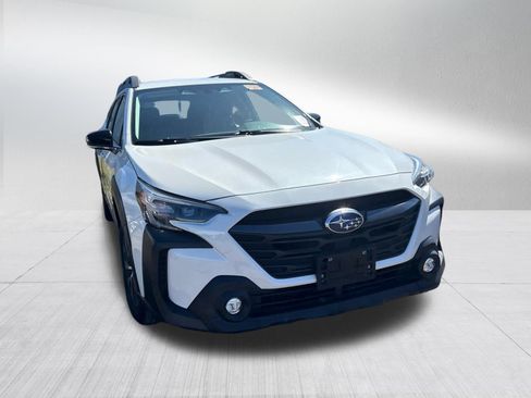 Used 2024 Subaru Outback Premium AWD/4WD image 3