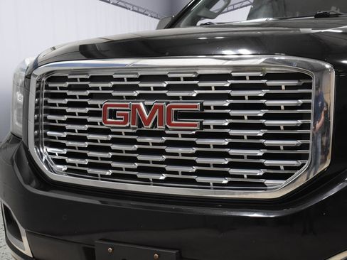 Used 2020 GMC Yukon Denali image 34