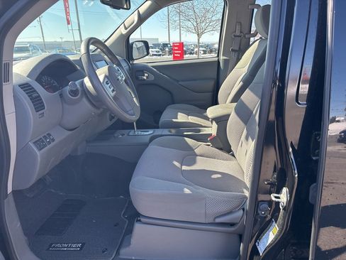Used 2020 Nissan Frontier SV w/ Midnight Edition Floor Mats image 10