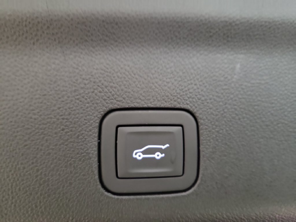 Used 2026 GMC Yukon AT4 Ultimate w/ LPO, Floor Liner Package AWD/4WD image 25