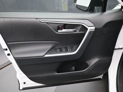 Certified 2025 Toyota RAV4 SE image 11