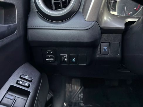 Used 2018 Toyota RAV4 LE w/ All Weather Liner Package AWD/4WD image 28