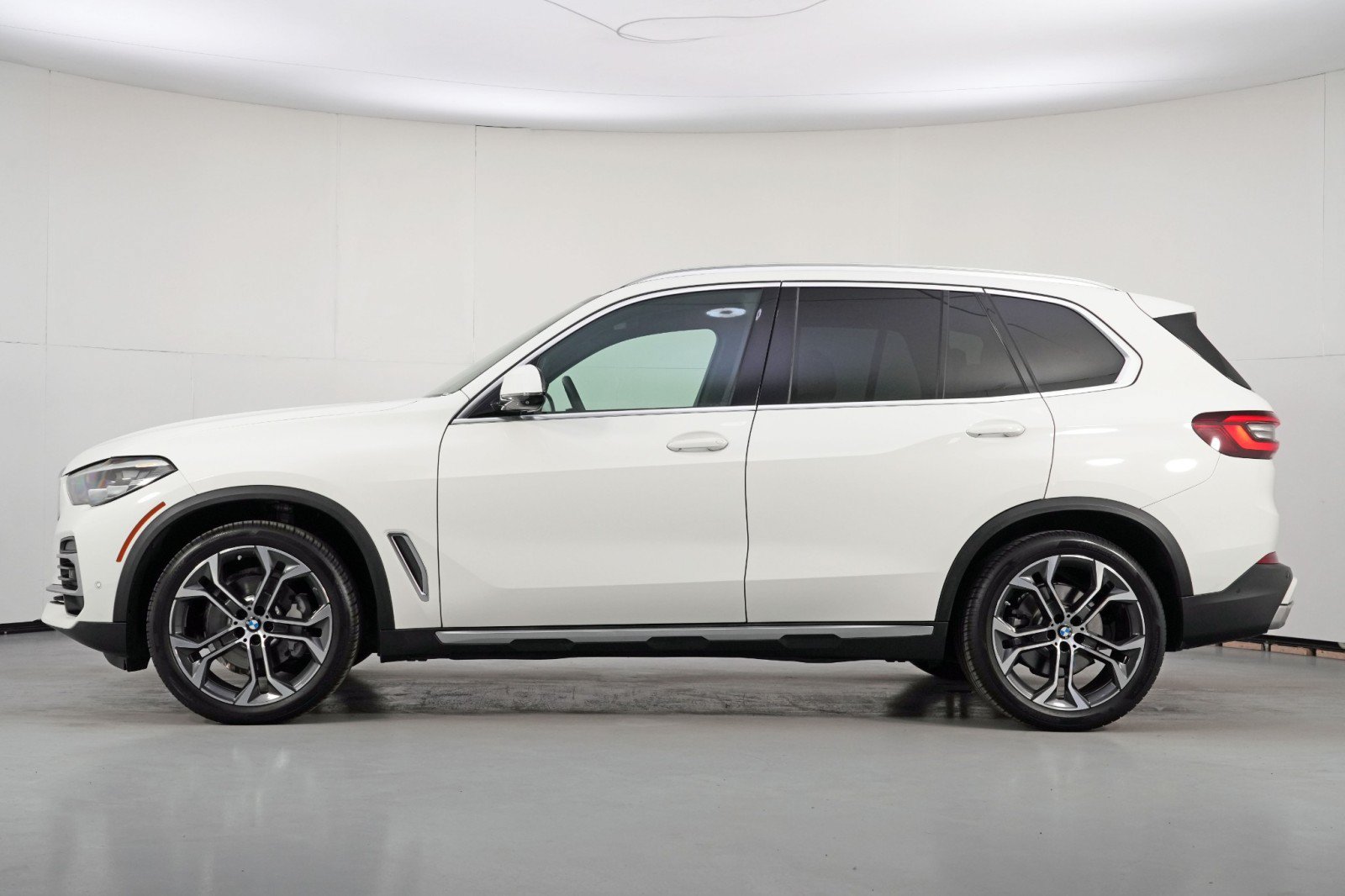Used 2022 BMW X5 sDrive40i w/ Parking Assistance Package RWD image 9