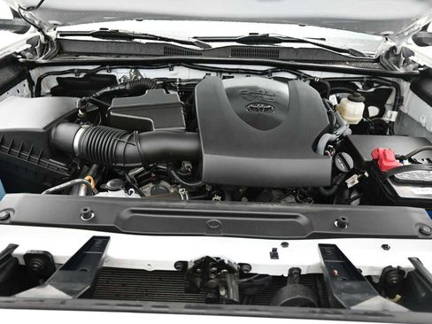 Used 2022 Toyota Tacoma SR image 11