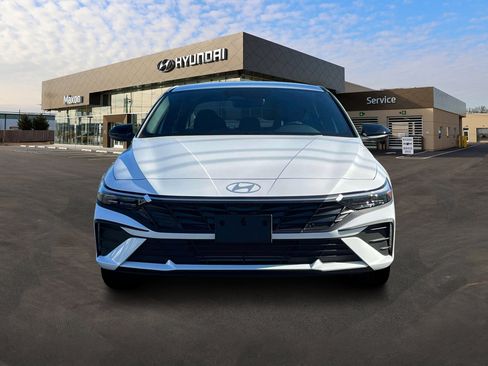 Used 2025 Hyundai Elantra Sport image 12