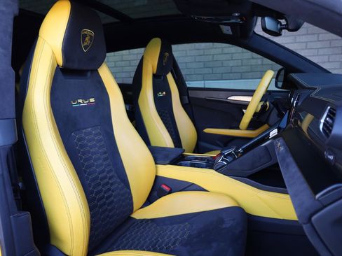 Used 2021 Lamborghini Urus AWD/4WD image 37