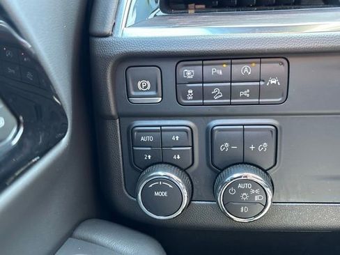 Used 2025 Chevrolet Tahoe Z71 AWD/4WD image 19